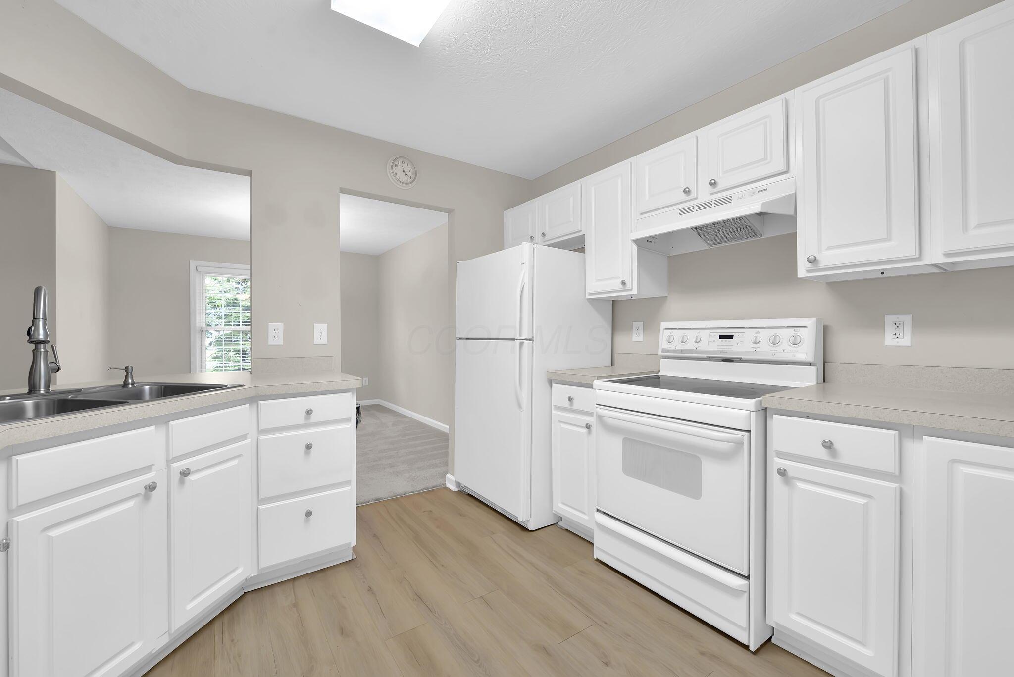 6218 Country Side Road Plain City, OH 43064 - Photo 9 of 28 Kitchen