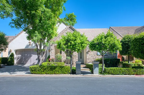 $599,999 | 69 West Powers Avenue, Clovis, CA 93619