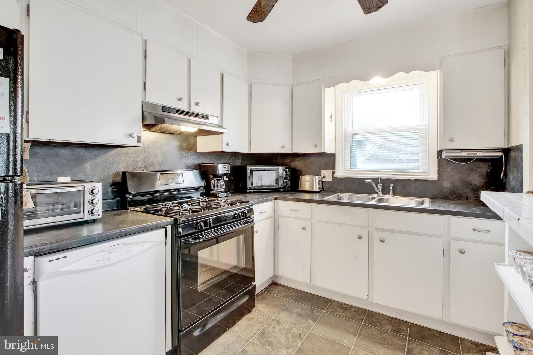 519 Spring Avenue Lititz, PA 17543 - Photo 8 of 21