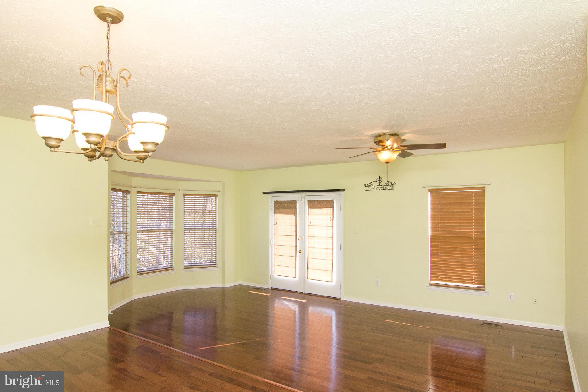 1939 Cross Trails Road Baltimore, MD 21244 - Photo 4 of 30 Living Room