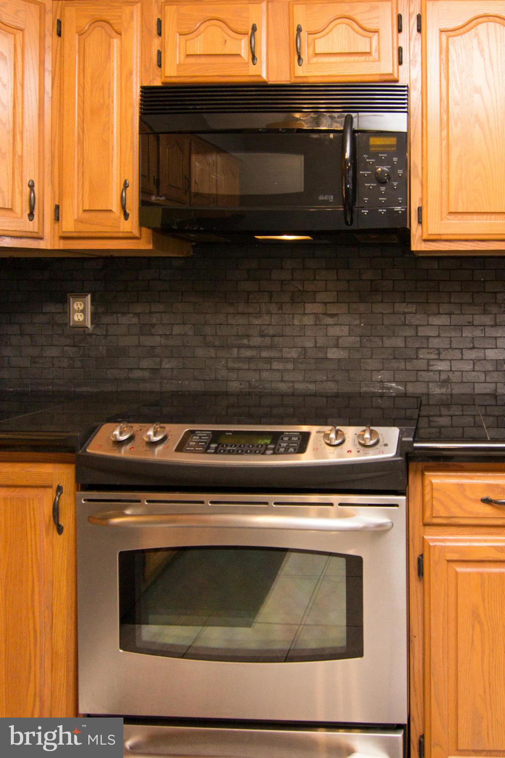 1939 Cross Trails Road Baltimore, MD 21244 - Photo 10 of 30 Stainless Range