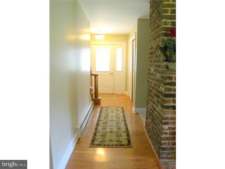 3845 Lehnenberg Road Riegelsville, PA 18077 - Photo 6 of 25 Foyer