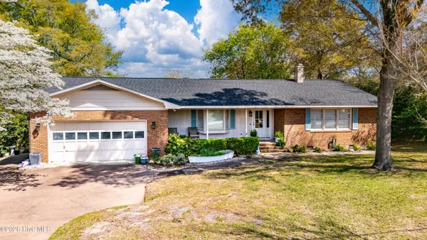 $715,000 | 215 Harbor Drive, Morehead City, NC 28557