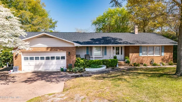 $715,000 | 215 Harbor Drive, Morehead City, NC 28557