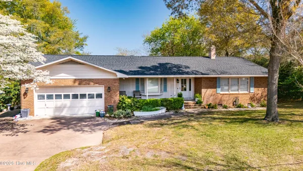 $715,000 | 215 Harbor Drive, Morehead City, NC 28557