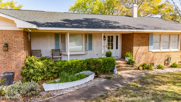 $715,000 | 215 Harbor Drive, Morehead City, NC 28557