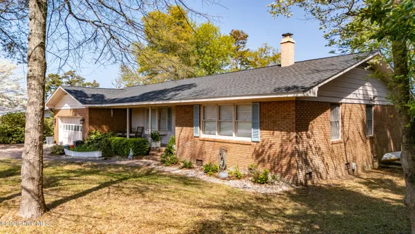 $715,000 | 215 Harbor Drive, Morehead City, NC 28557