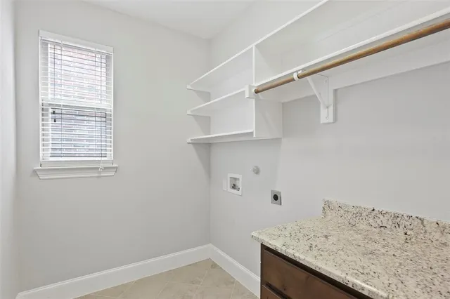 a view of utility room