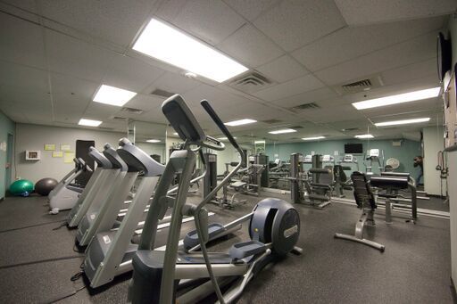40 East 9th Street, Unit 1604 Chicago, IL 60605 - Photo 21 of 25 a view of a room with gym equipment