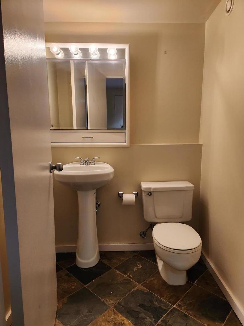 40 East 9th Street, Unit 1604 Chicago, IL 60605 - Photo 5 of 25 a bathroom with a toilet sink and mirror