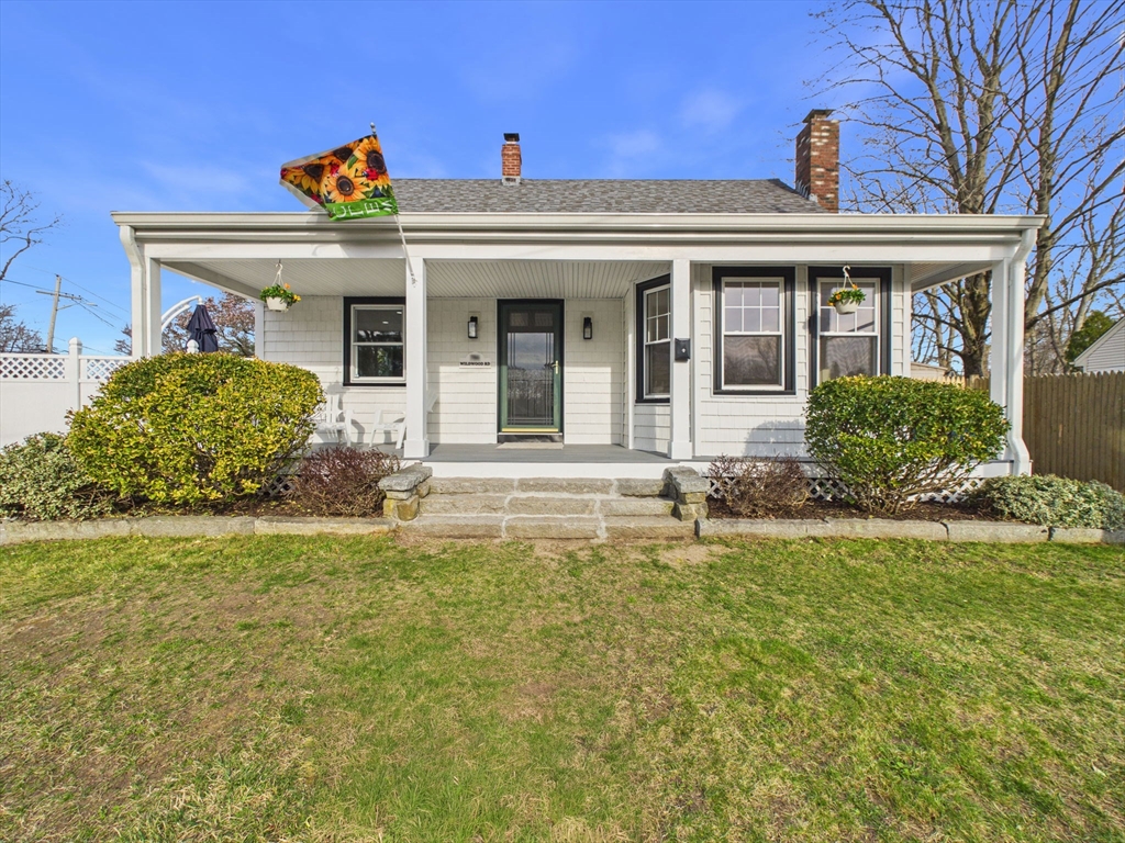 786 Wildwood Road New Bedford, MA 02745 - Photo 1 of 39 a front view of a house with garden