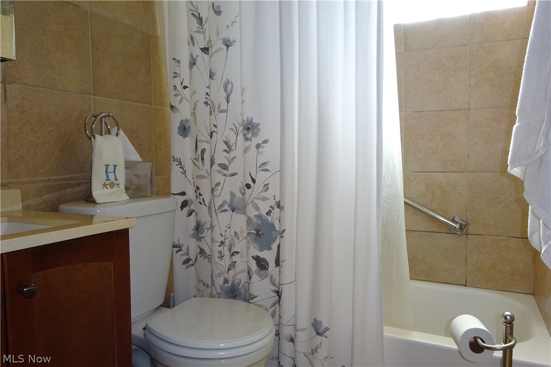 6797 Franke Road Cleveland, OH 44130 - Photo 15 of 24