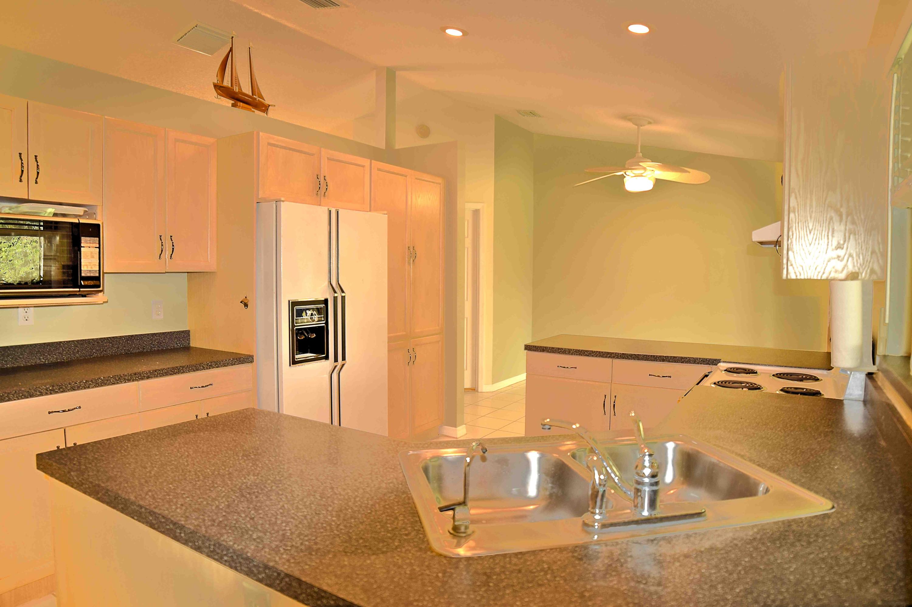 9362 Sandy Run Road Jupiter, FL 33478 - Photo 15 of 24 Sandy Run Kitchen LQ