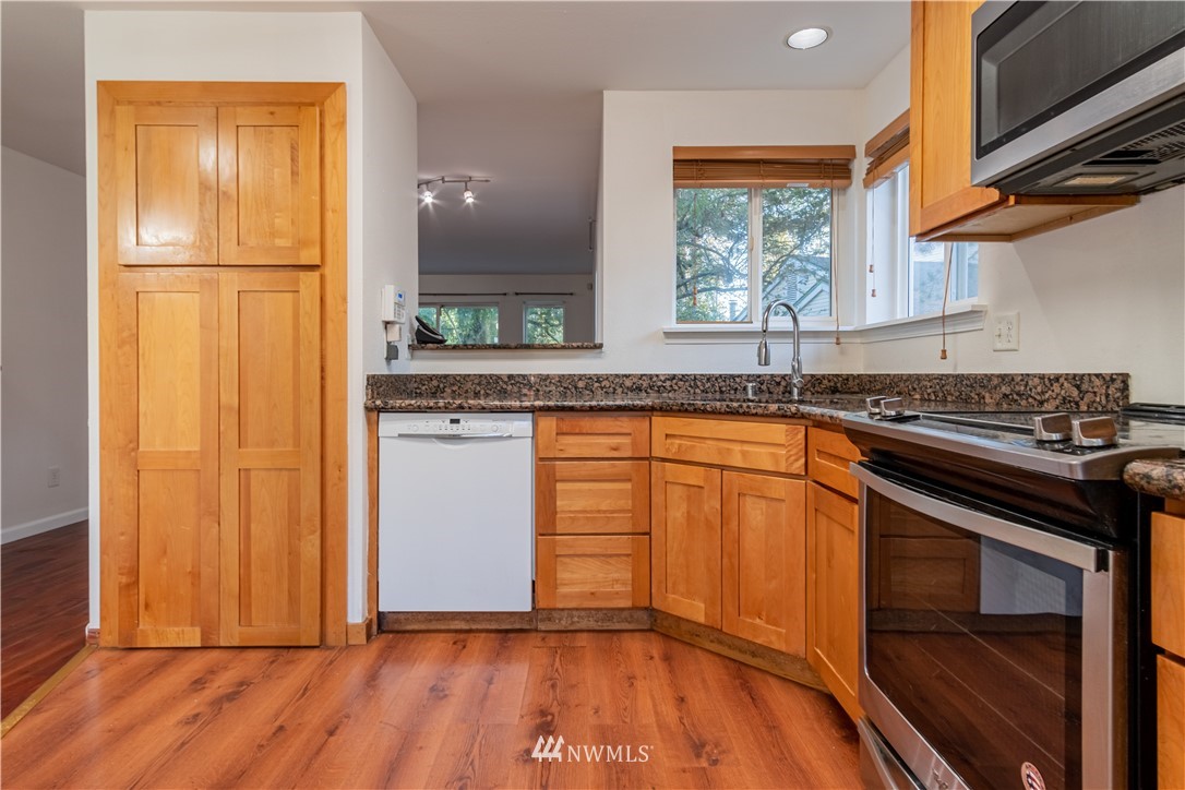 833 Southwest Sunset Boulevard, Unit D21 Renton, WA 98057 - Photo 7 of 22