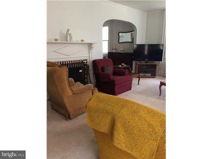 1425 Pawlings Road Phoenixville, PA 19460 - Photo 11 of 17 Living Room