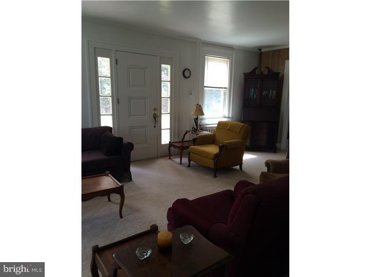 1425 Pawlings Road Phoenixville, PA 19460 - Photo 12 of 17 Living Room