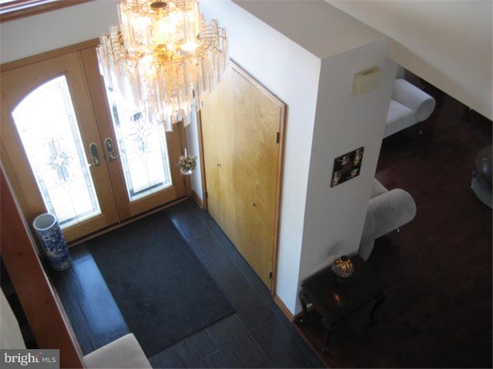 140 West Rose Tree Road Media, PA 19063 - Photo 2 of 25 Foyer