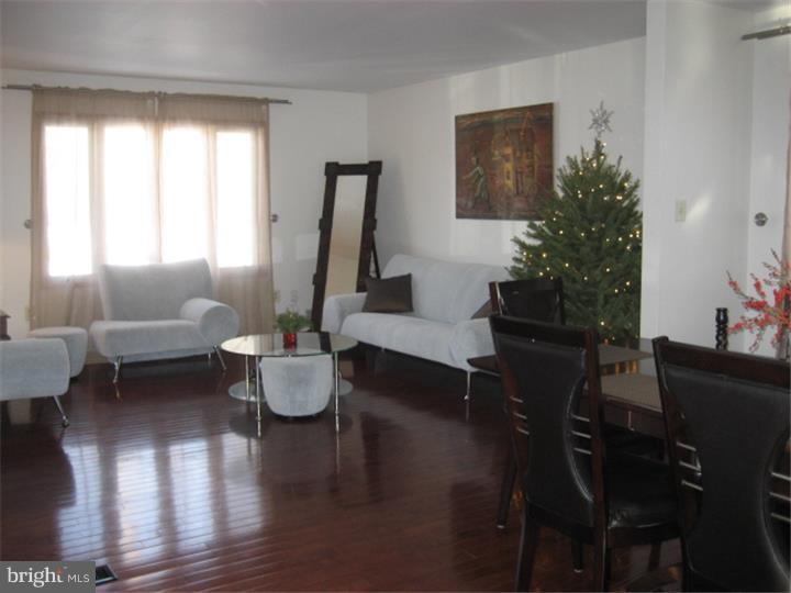 140 West Rose Tree Road Media, PA 19063 - Photo 15 of 25 Living Room