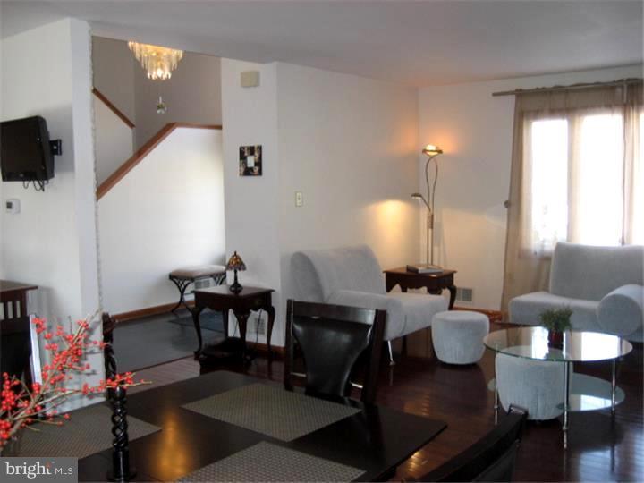 140 West Rose Tree Road Media, PA 19063 - Photo 3 of 25 Living Room