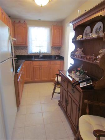 31 Meadowvale Road Burlington, MA 01803 - Photo 3 of 17 Gallery Image 3