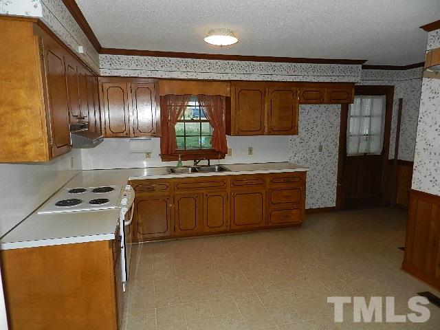 7209 Battle Bridge Road Raleigh, NC 27610 - Photo 5 of 21 a kitchen with a stove and a refrigerator