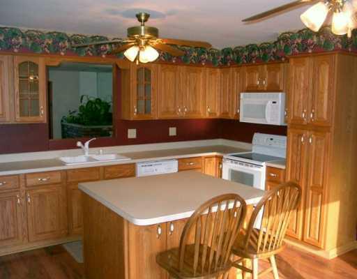 21 Gladden Road McDonald, PA 15057 - Photo 5 of 8 Kitchen.