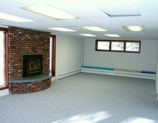 21 Gladden Road McDonald, PA 15057 - Photo 6 of 8 Den/Family/Great Room.