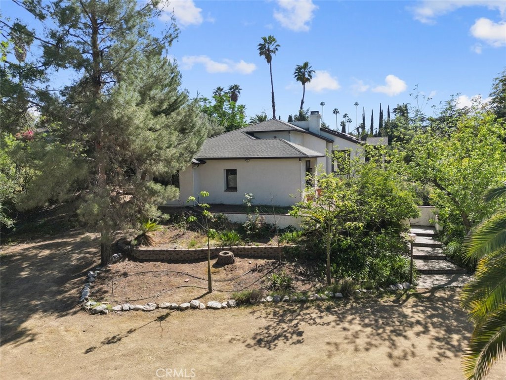 116 Franklin Avenue Redlands, CA 92373 - Photo 2 of 37 116 Franklin circle driveway