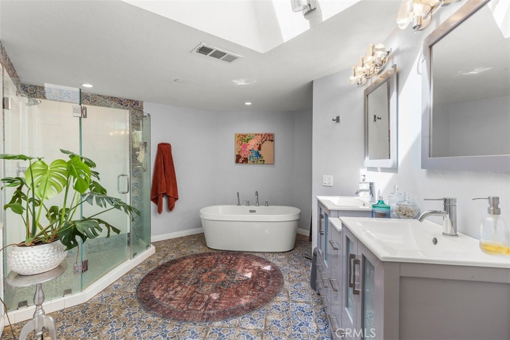 116 Franklin Avenue Redlands, CA 92373 - Photo 27 of 37 Primary 1 bathroom