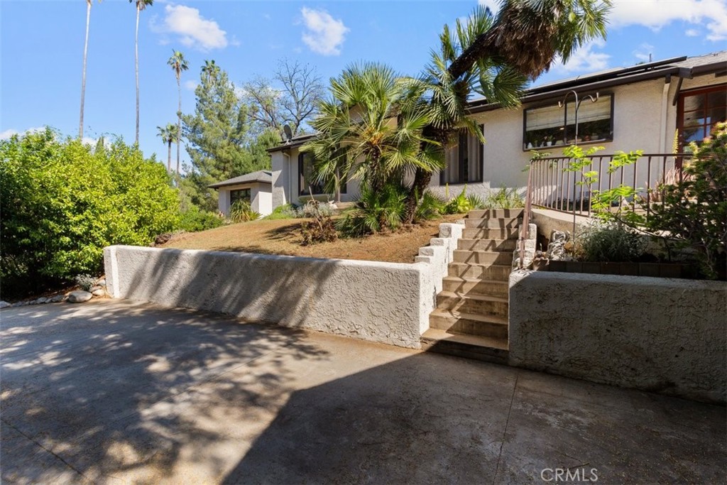 116 Franklin Avenue Redlands, CA 92373 - Photo 37 of 37 116 Franklin side entry