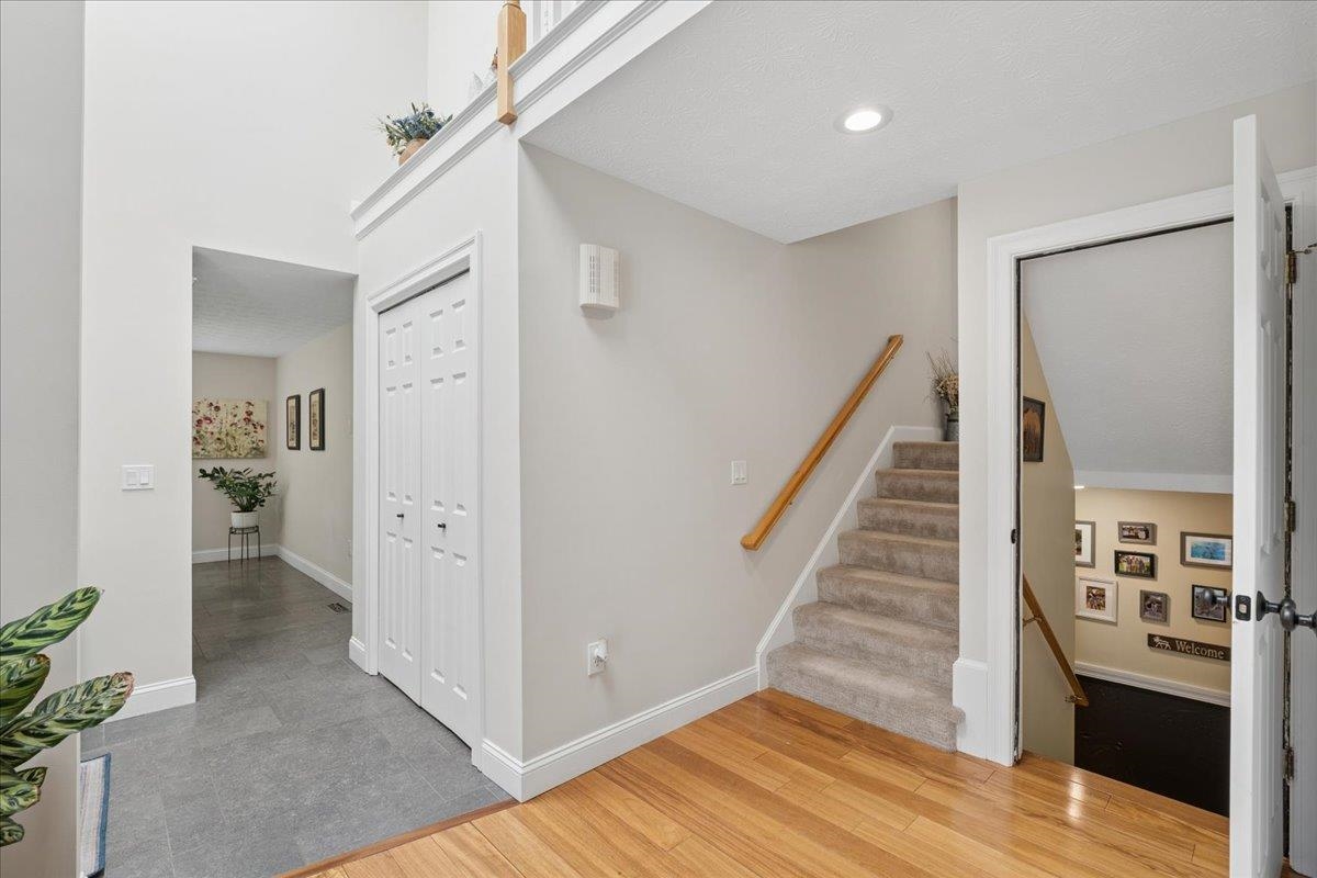 110 Hawthorne Village Road Nashua, NH 03062 - Photo 17 of 44