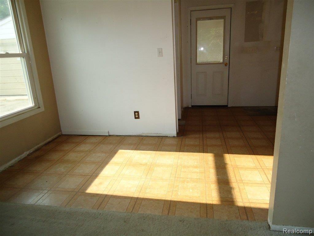 39318 Wade Road Romulus, MI 48174 - Photo 4 of 11 Eating Area.jpg
