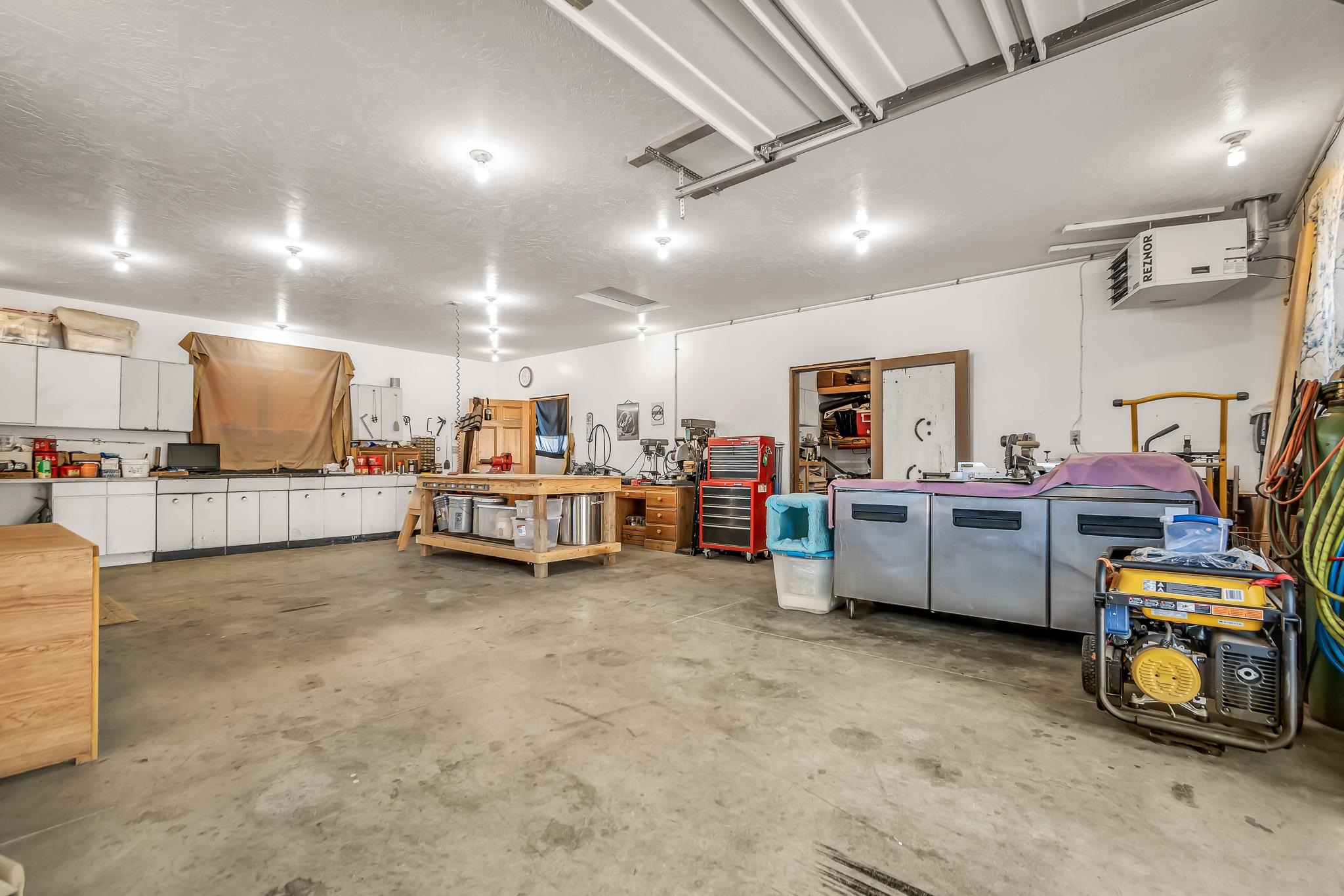 962-17 17 1/4 Road Fruita, CO 81521 - Photo 23 of 37 a room with furniture and a flat screen tv