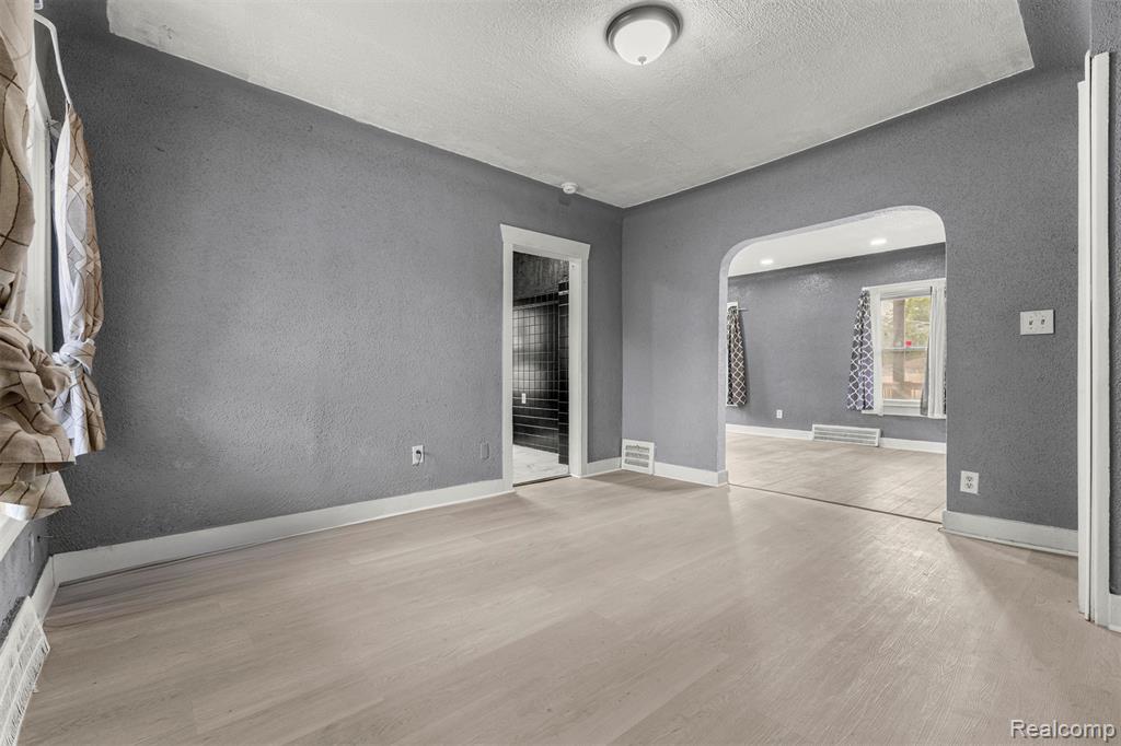 8889 Lane Street Detroit, MI 48209 - Photo 11 of 38