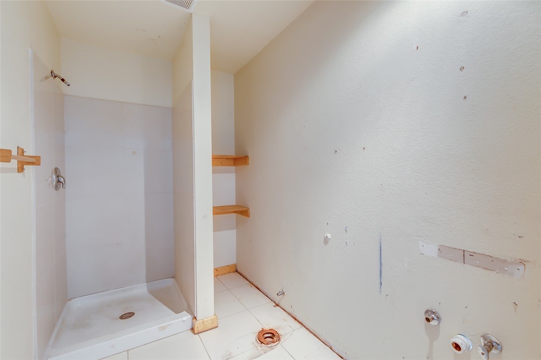 107 Exeter Court Anderson, SC 29621 - Photo 47 of 50 Bathroom in workshop