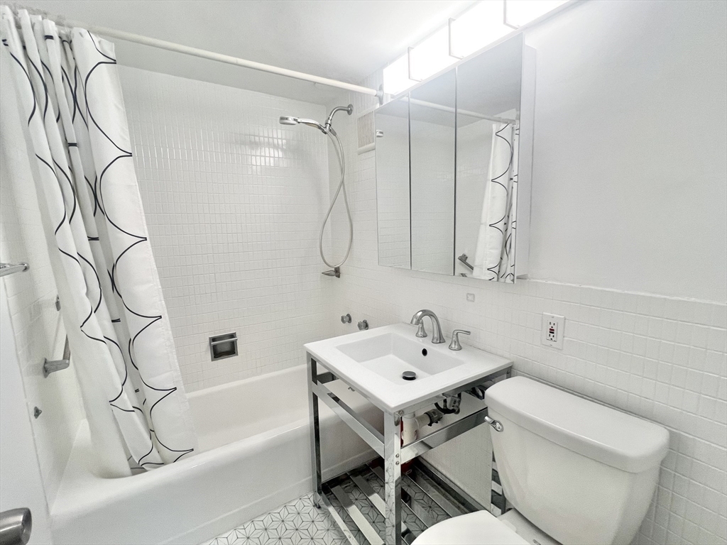 29 Concord Avenue, Unit 405 Cambridge, MA 02138 - Photo 7 of 12 a bathroom with a sink a toilet and a bathtub