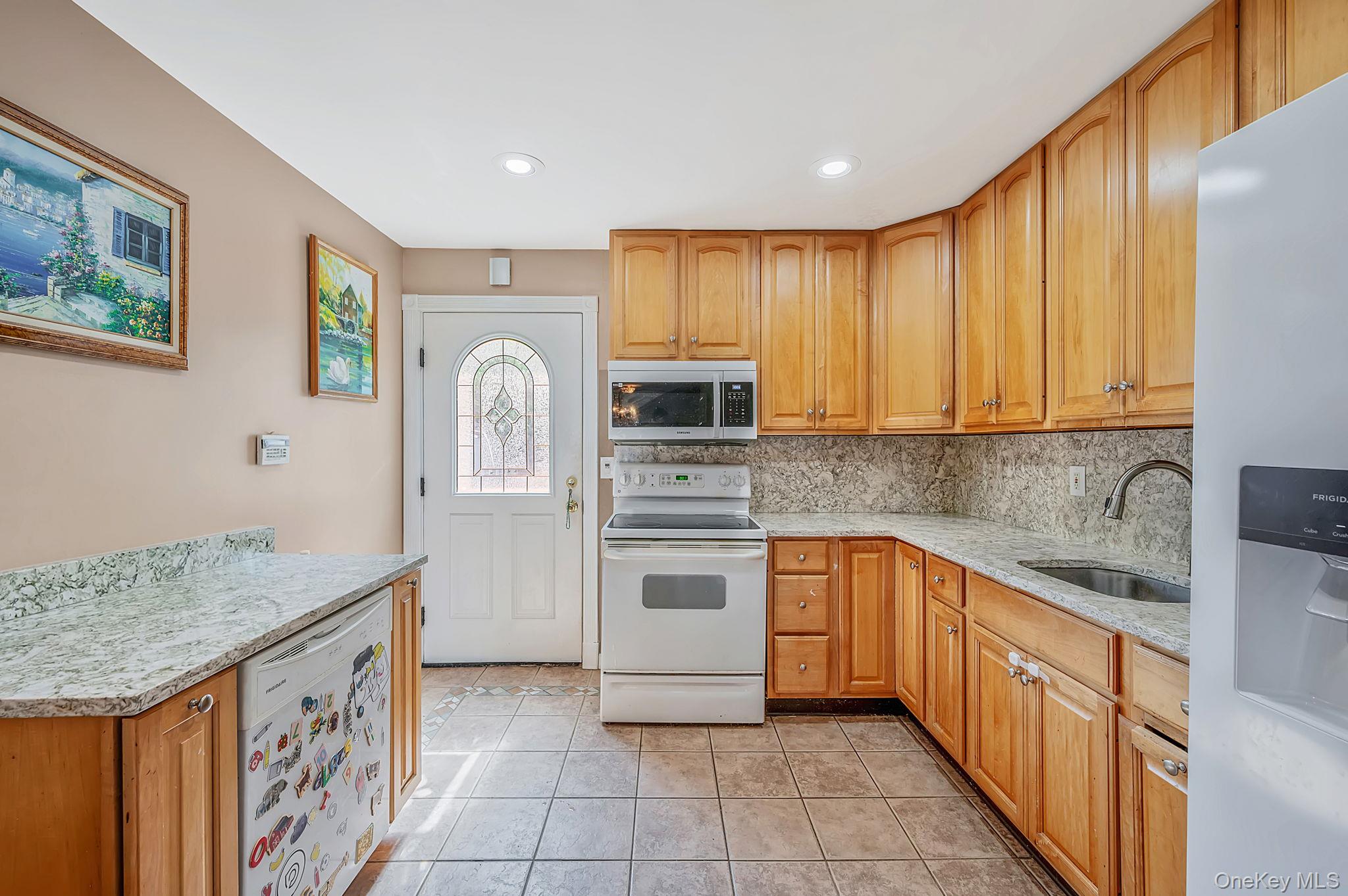 61 North Ocean Avenue Islip, NY 11751 - Photo 5 of 36