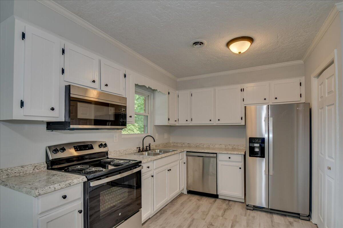 4533 Colonial Road Martinez, GA 30907 - Photo 10 of 27 10-110