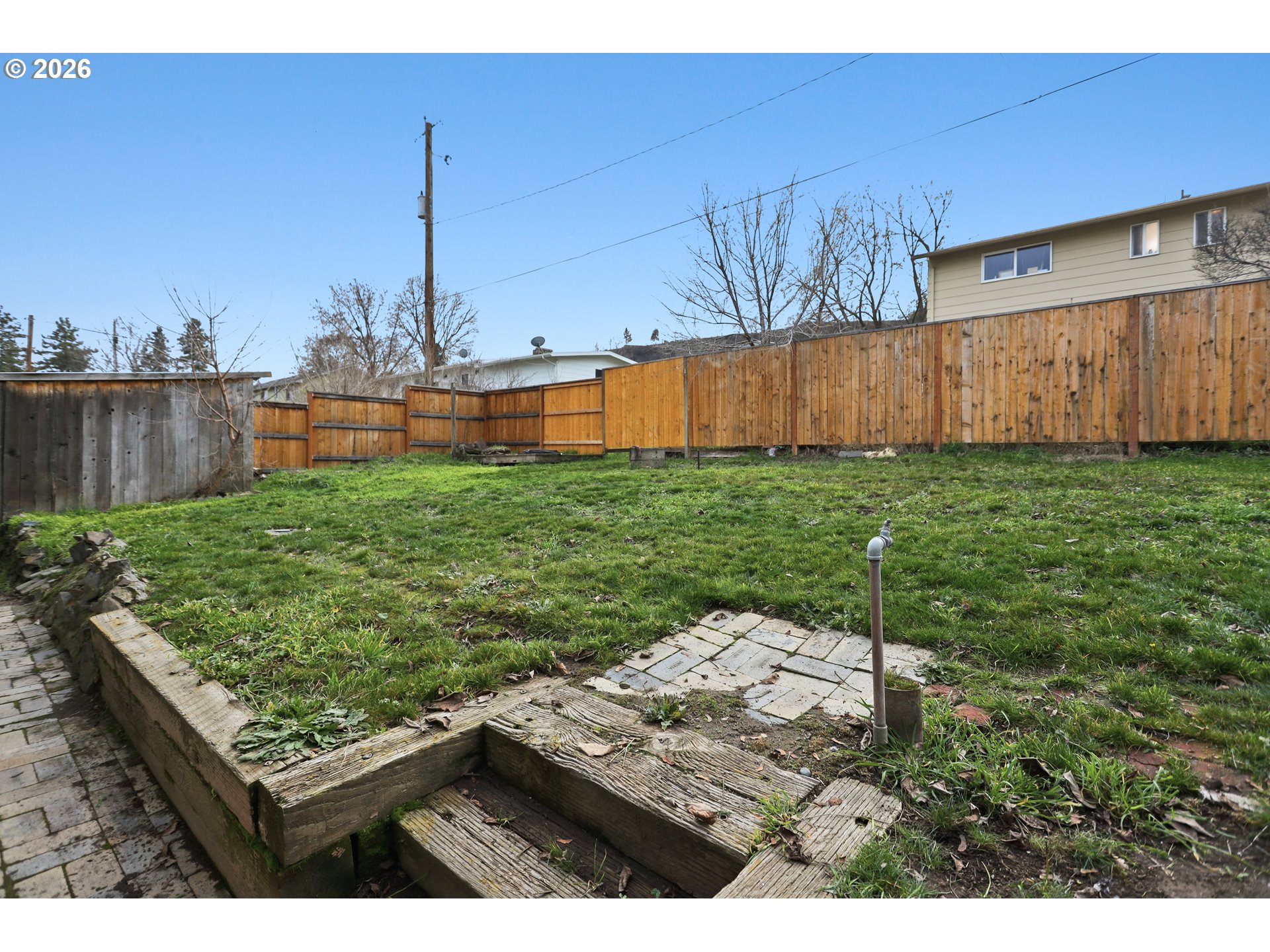 2306 West 13th Street The Dalles, OR 97058 - Photo 25 of 32 a view of a backyard