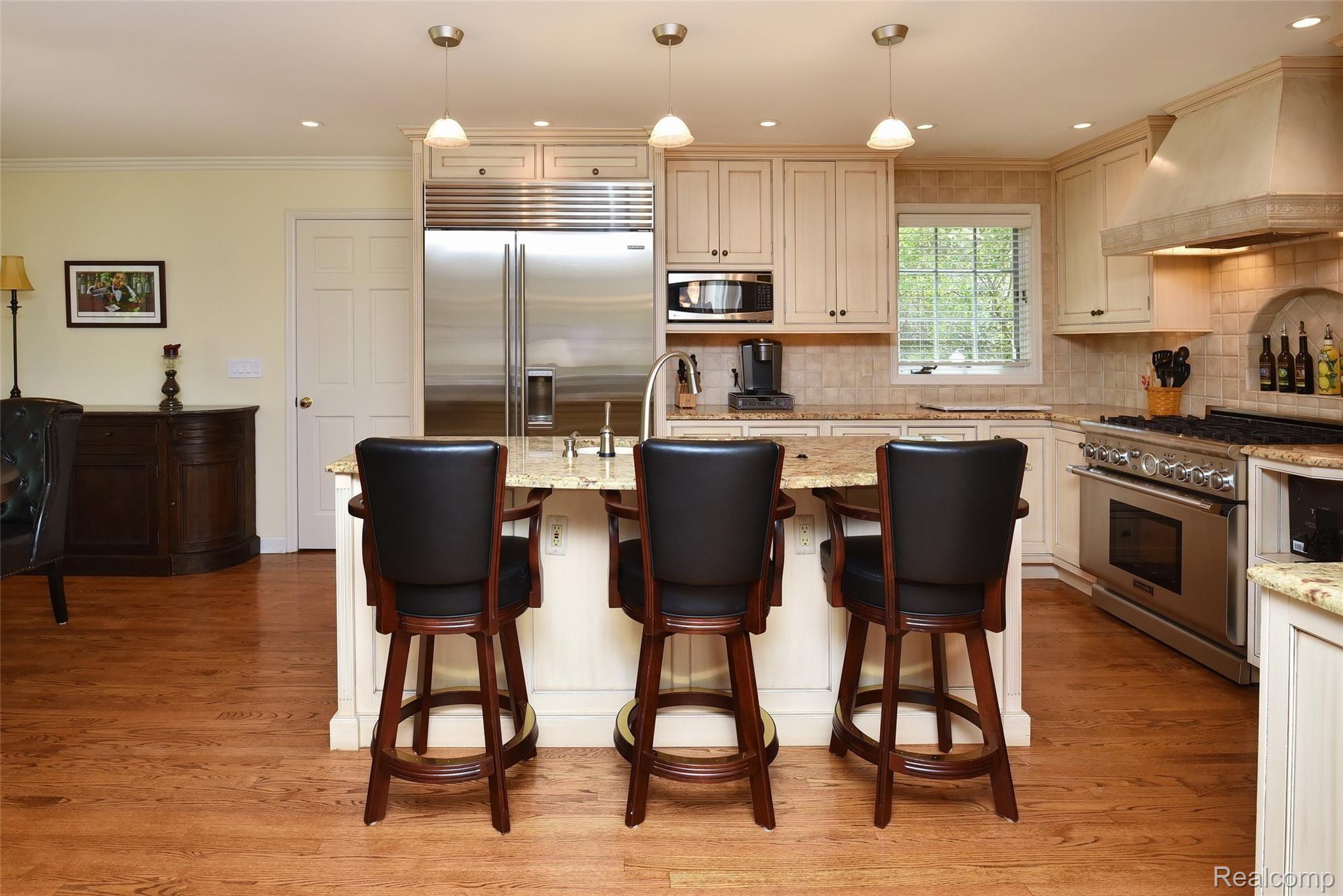 1051 Rivenoak Street Birmingham, MI 48009 - Photo 10 of 37 1051 Rivenoak_08.JPG