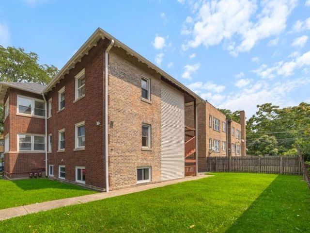 923 West 85th Street, Unit G Chicago, IL 60620 - Photo 11 of 11 a view of a house with a yard