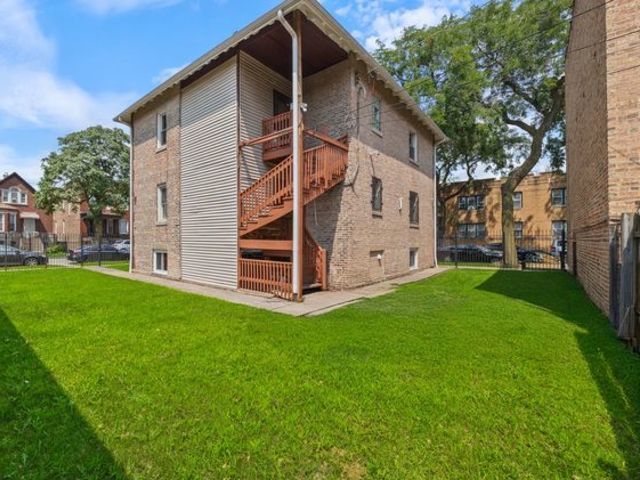 923 West 85th Street, Unit G Chicago, IL 60620 - Photo 9 of 11 a view of backyard with a garden and plants