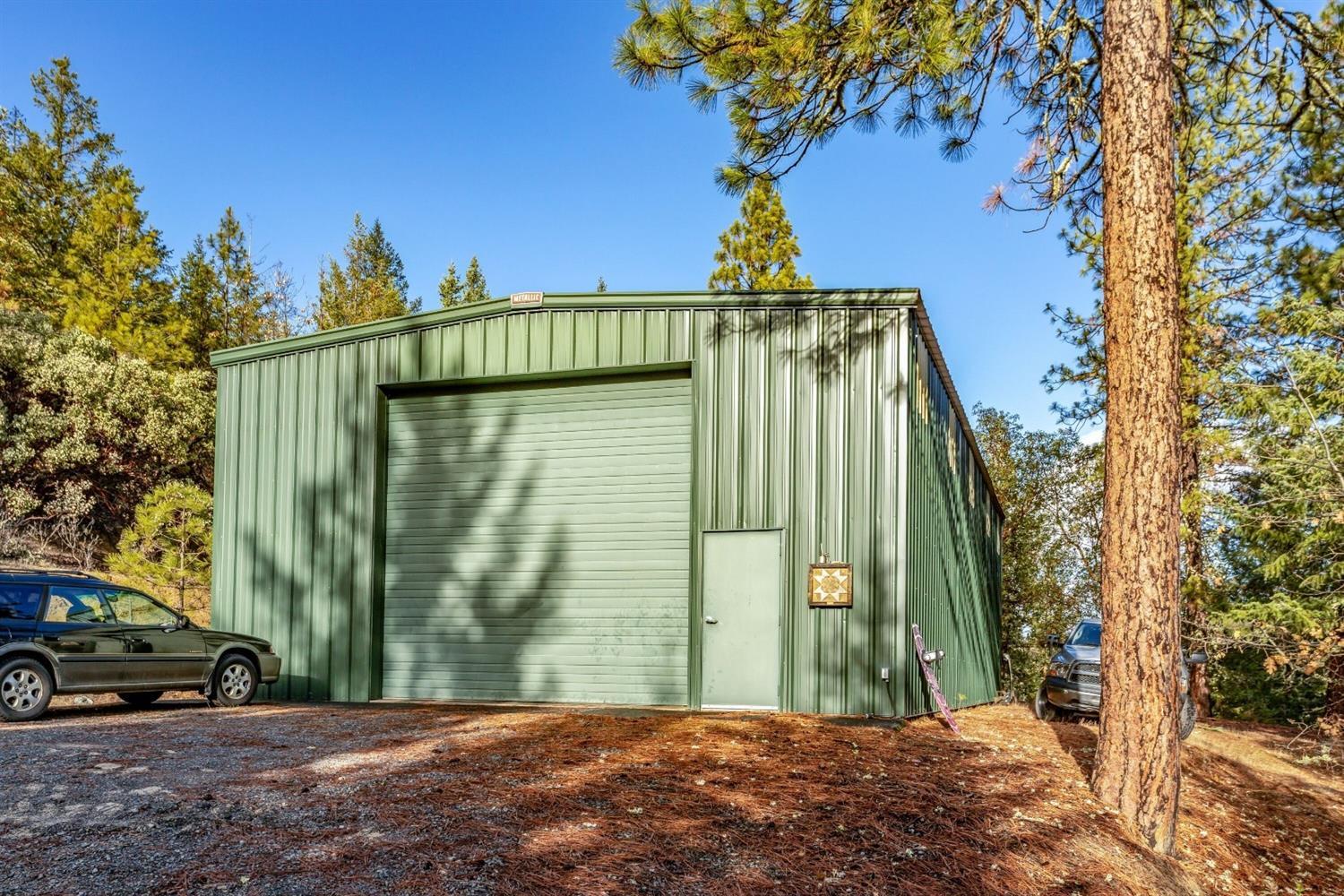 2379 Old Military Road Central Point, OR 97502 - Photo 18 of 21 Large insulated shop