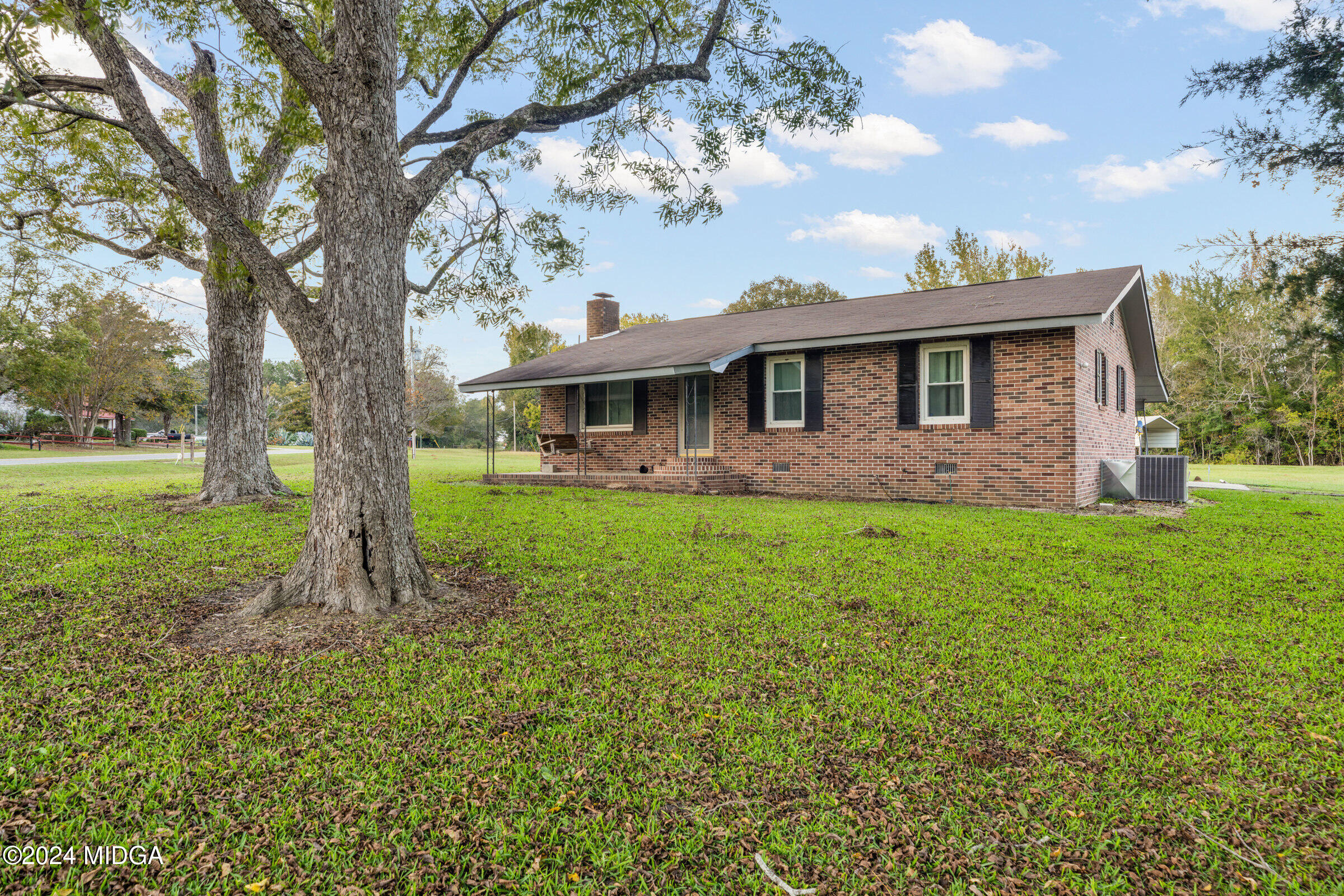 104 Lucas Road Cochran, GA 31014 - Photo 4 of 30 4_241113_104_lucas_cochran_0114