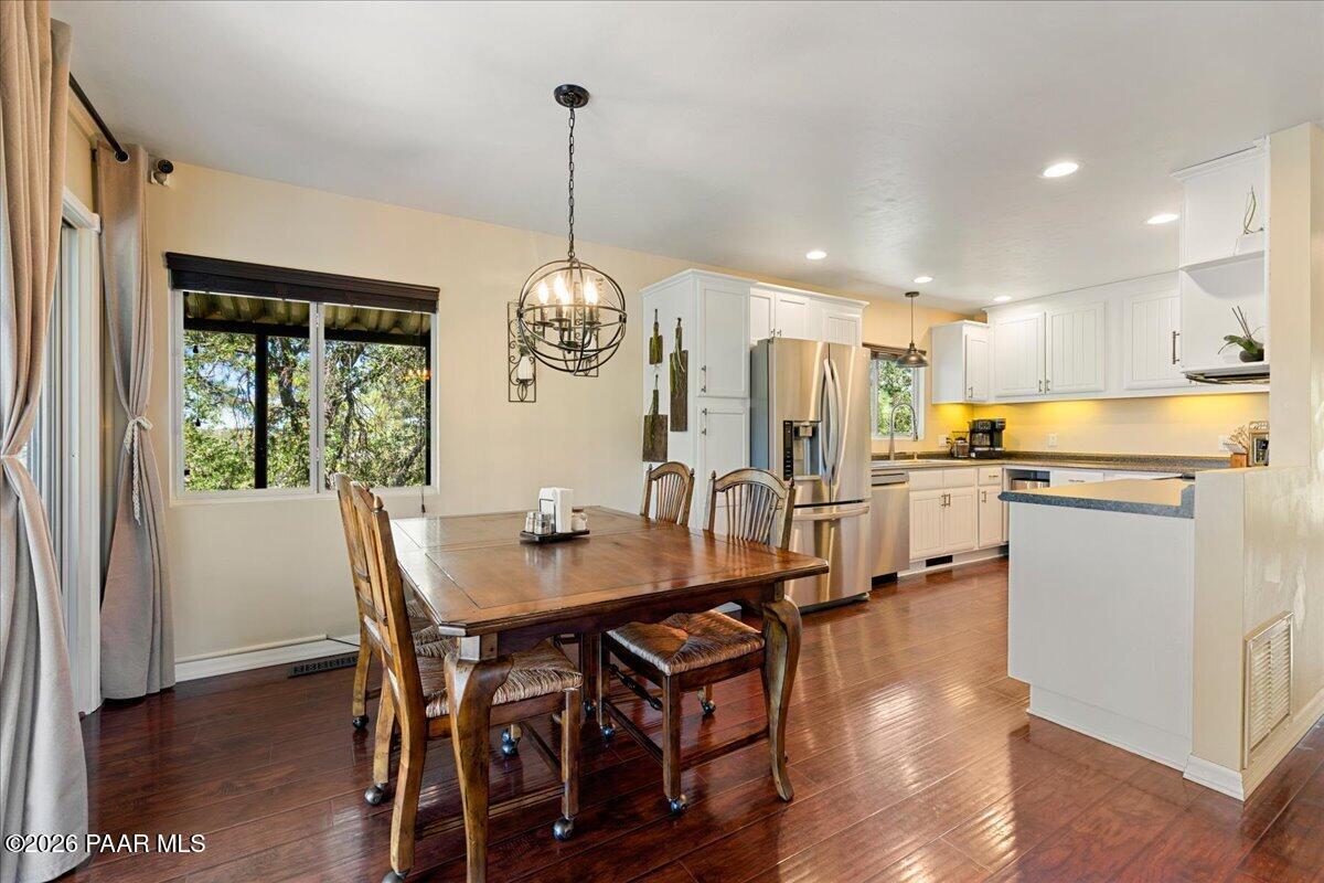 2040 Thumb Butte Road Prescott, AZ 86305 - Photo 11 of 38 Dining