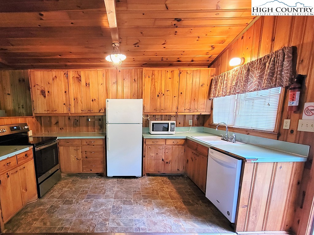 175 Hummingbird Hill Boone, NC 28607 - Photo 7 of 29 Gallery Image 7