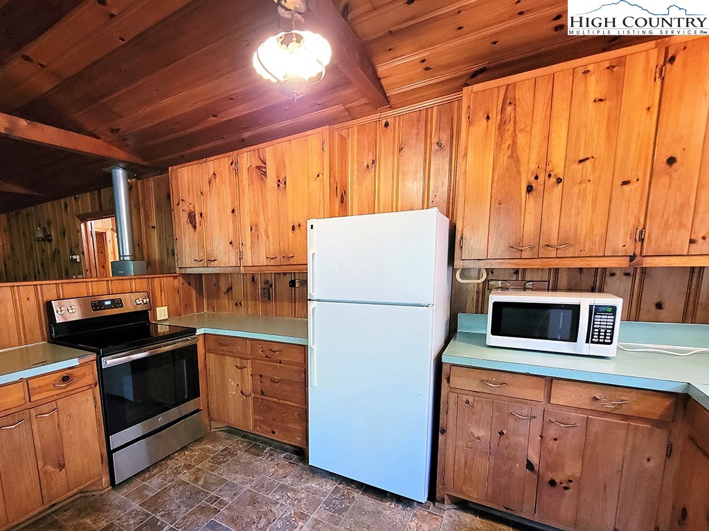 175 Hummingbird Hill Boone, NC 28607 - Photo 8 of 29 Gallery Image 8
