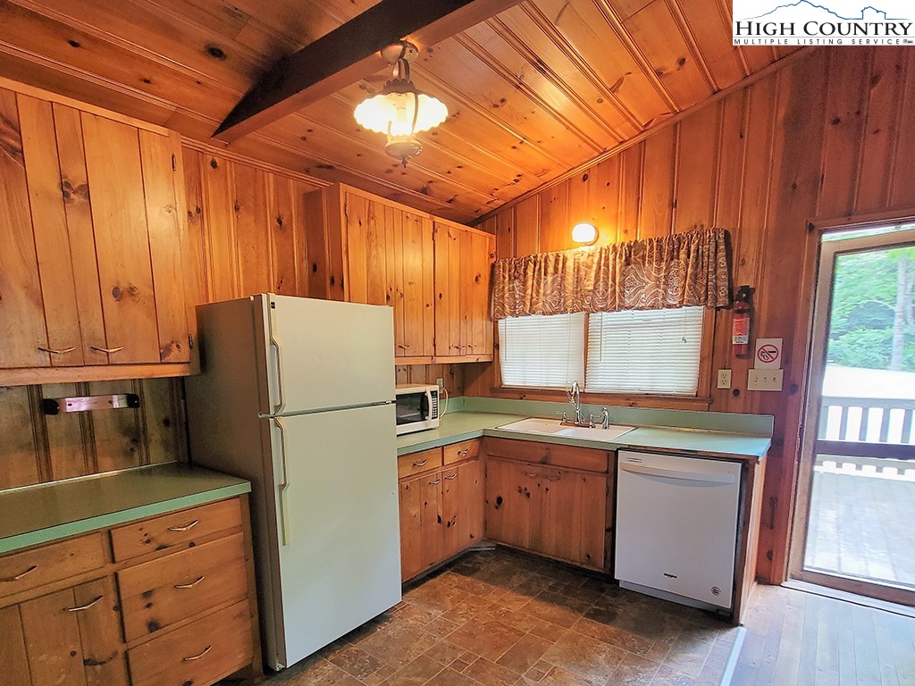 175 Hummingbird Hill Boone, NC 28607 - Photo 9 of 29 Gallery Image 9