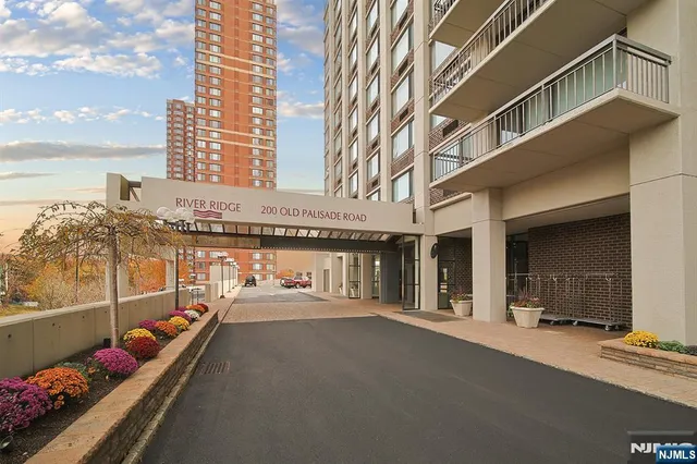 $4,850 | 200 Old Palisade Road, Unit 19B, Fort Lee, NJ 07024