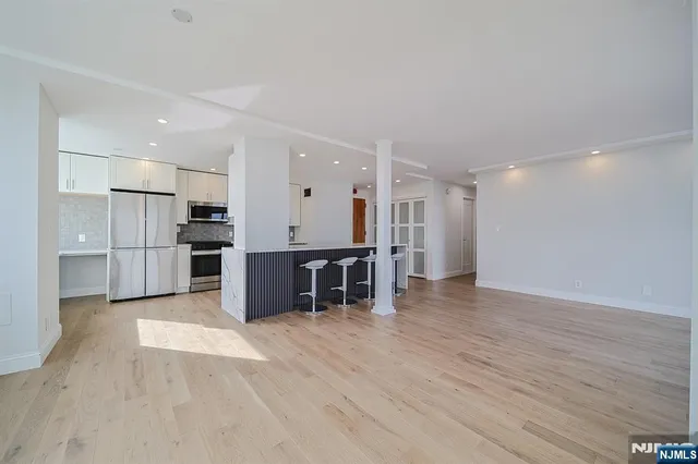 $4,850 | 200 Old Palisade Road, Unit 19B, Fort Lee, NJ 07024